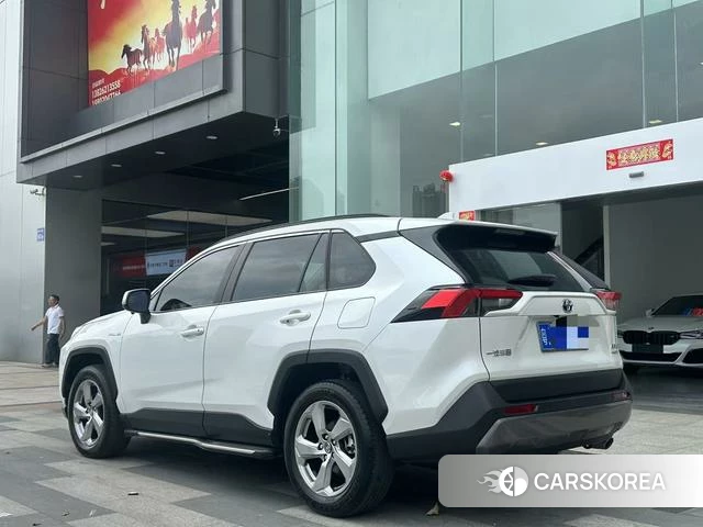 Toyota RAV4 2022 Белый из Китая