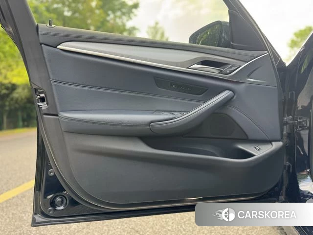 BMW 5 series 2020 Черный из Китая