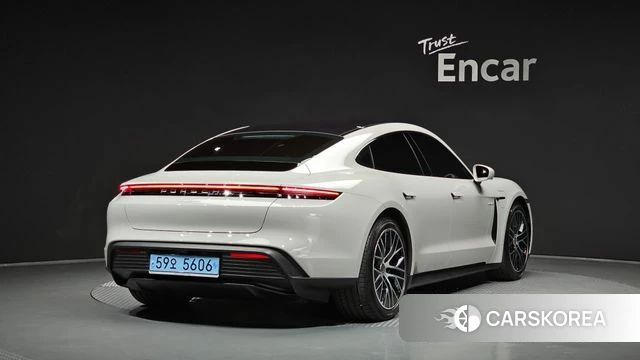 Porsche Taycan 2023 Серебристо-серый из Кореи