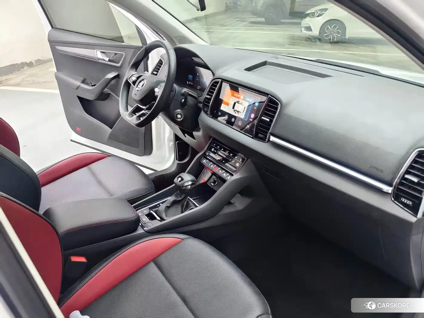 Skoda Karoq 2023 Белый из Китая