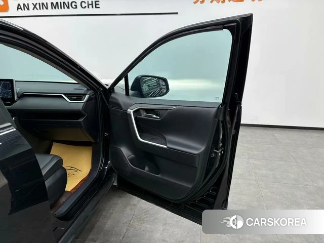 Toyota RAV4 2022 Черный из Китая