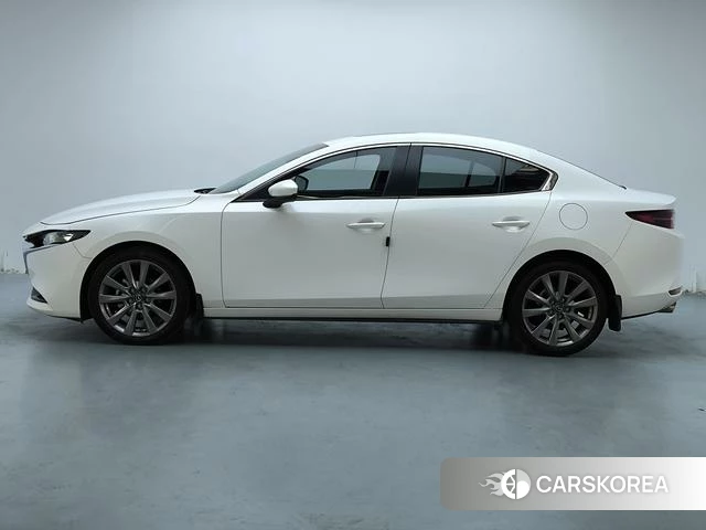 Mazda 3 2021 Белый из Китая