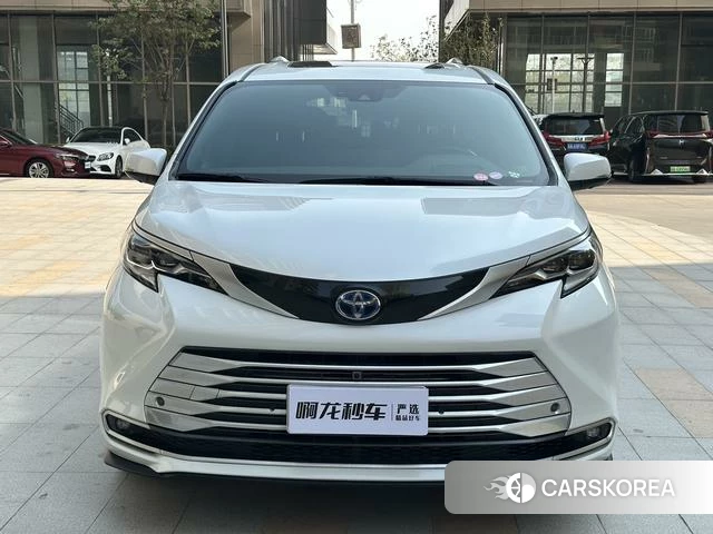 Toyota Sienna 2024 Белый из Китая