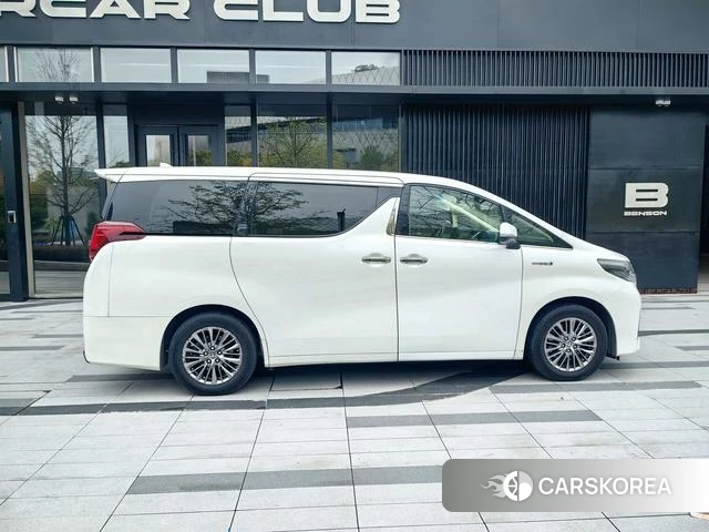 Toyota Alphard 2020 Белый из Китая
