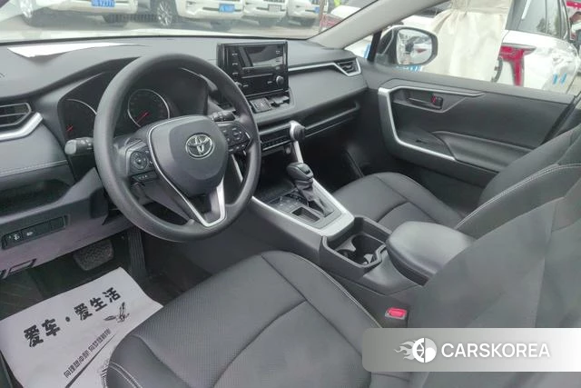 Toyota RAV4 2021 Белый из Китая