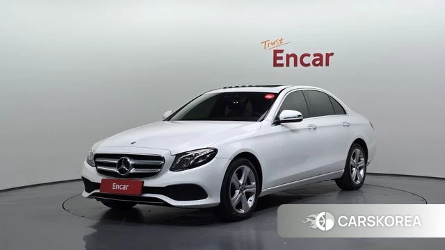 Mercedes-Benz E-Class W213 2018 Белый из Кореи