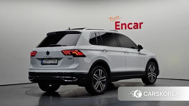 Volkswagen Tiguan second Generation 2023 Белый из Кореи, фото 2