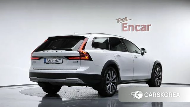 Volvo V90 Cross-Country 2021 Белый из Кореи