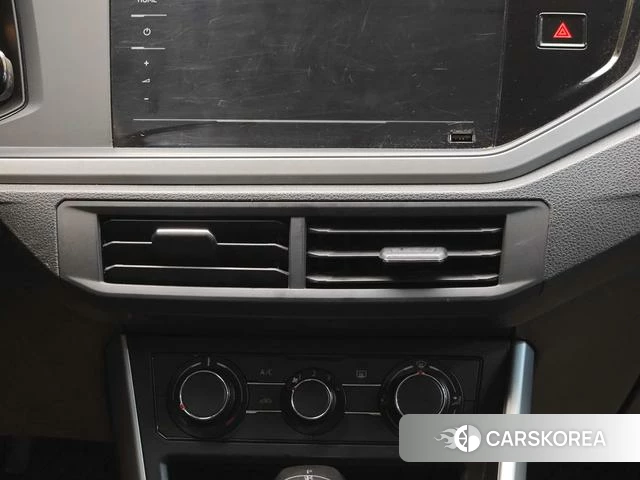 Volkswagen Polo 2023 Белый из Китая