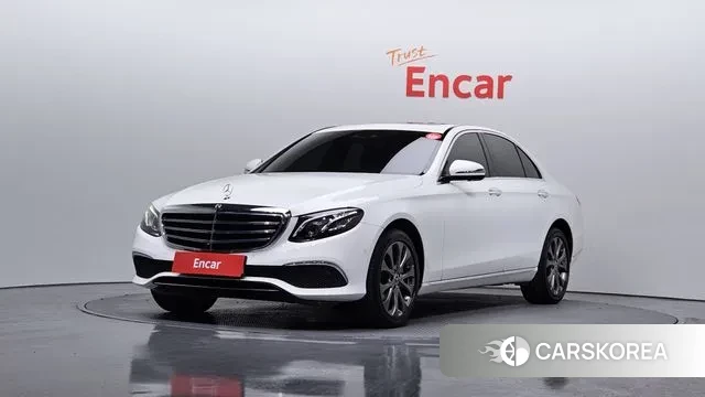 Mercedes-Benz E-Class W213 2018 Белый из Кореи