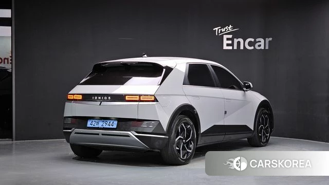 Hyundai Ionic 5 2023 Серебристо-серый из Кореи