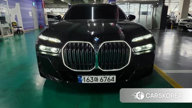 BMW 7 Series (G70) 2023 Черный из Кореи