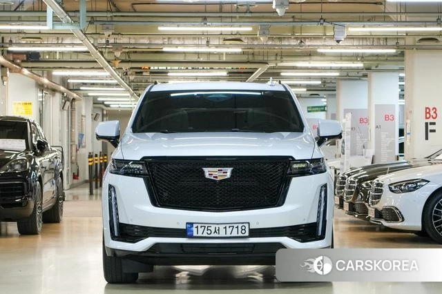 Cadillac Escalade 5th Generation 2023 Белый из Кореи