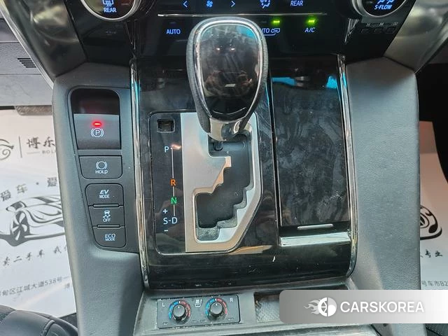 Toyota Vellfire 2021 Черный из Китая