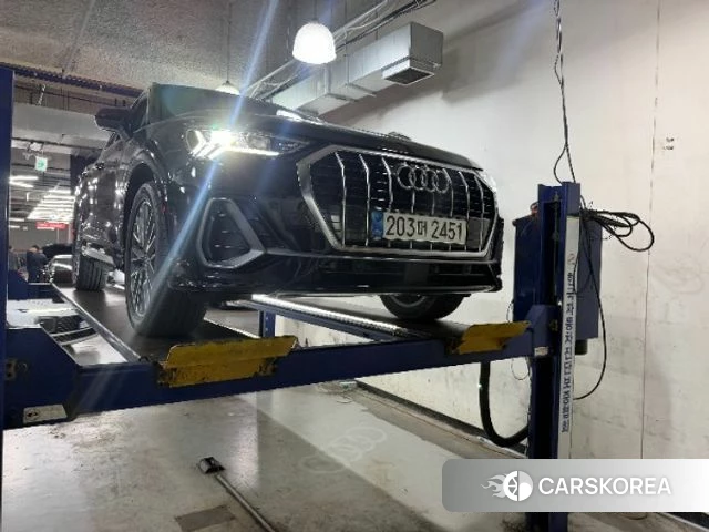 Audi Q3 (F3) 2023 Черный из Кореи