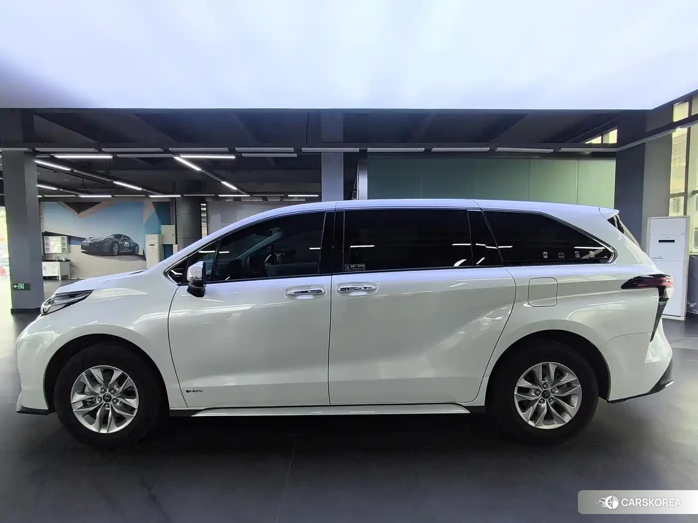 Toyota Granvia 2024 Белый из Китая