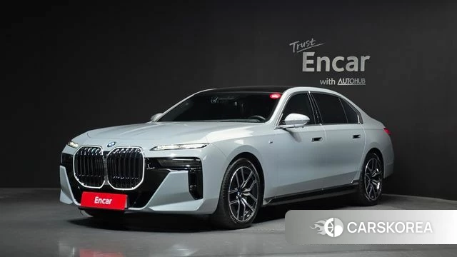 BMW 7 Series (G70) 2023 Цвет галактики из Кореи