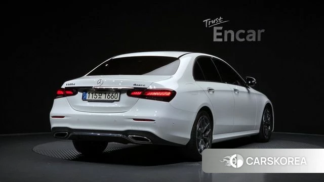 Mercedes-Benz E-Class W213 2022 Белый из Кореи