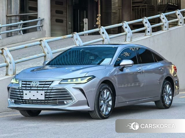 Toyota Avalon 2025 Серебристо-серый из Китая
