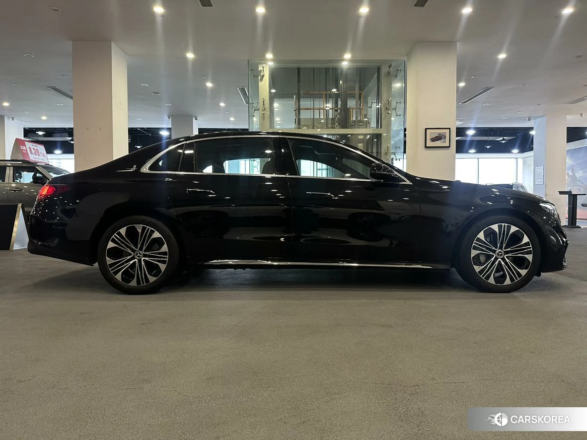 Mercedes-Benz E-Class 2023 Черный из Китая