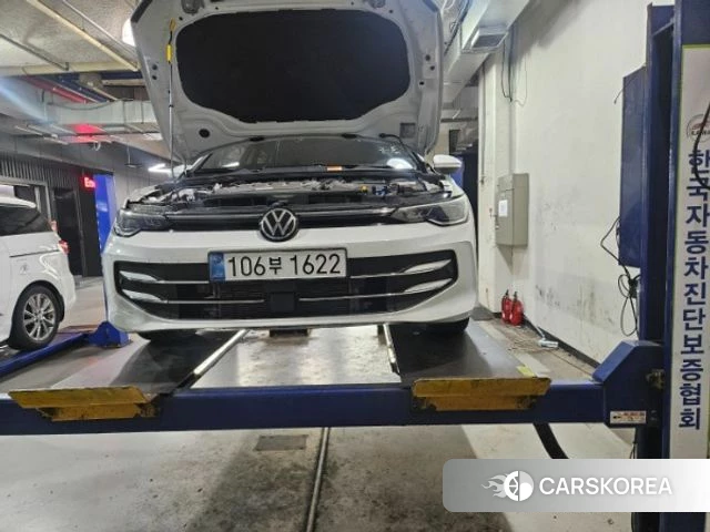 Volkswagen Golf 8th Generation 2025 Белый из Кореи