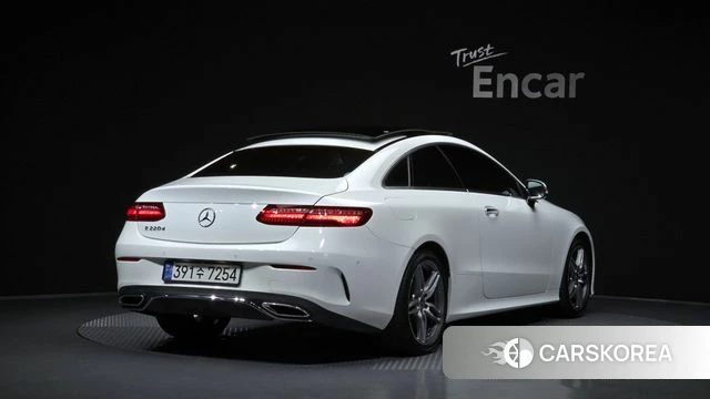 Mercedes-Benz E-Class W213 2019 Белый из Кореи