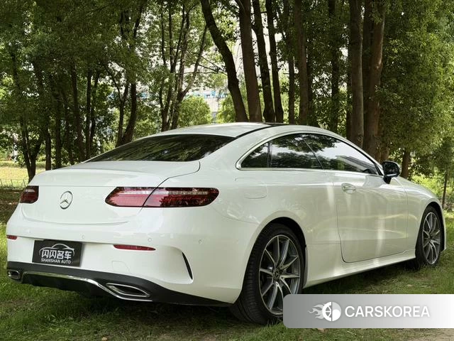 Mercedes-Benz E-Class 2021 Белый из Китая