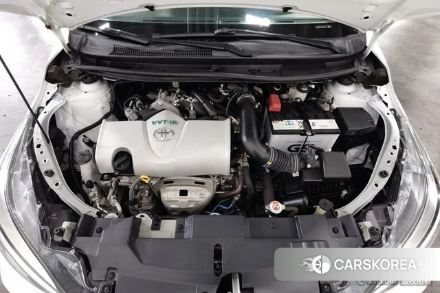 Toyota Yaris L 2021 Белый из Китая