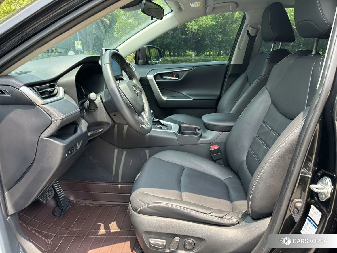Toyota RAV4 2021 Черный из Китая