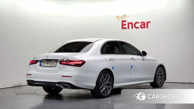 Mercedes-Benz E-Class W213 2023 Белый из Кореи