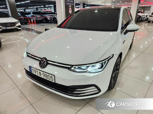 Volkswagen Golf 8th Generation 2023 Белый из Кореи
