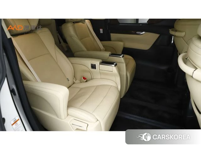 Toyota Alphard 2021 Белый из Китая