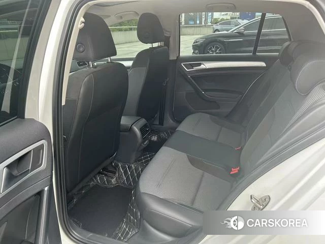 Volkswagen Golf 2021 Белый из Китая