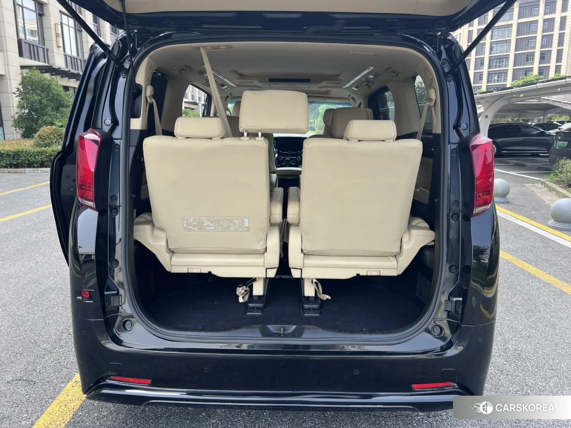Toyota Alphard 2021 Черный из Китая