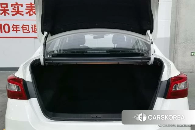 Nissan Sylphy 2024 Белый из Китая