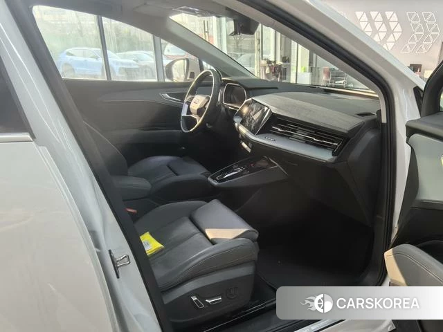 Audi Q5L 2024 Белый из Китая