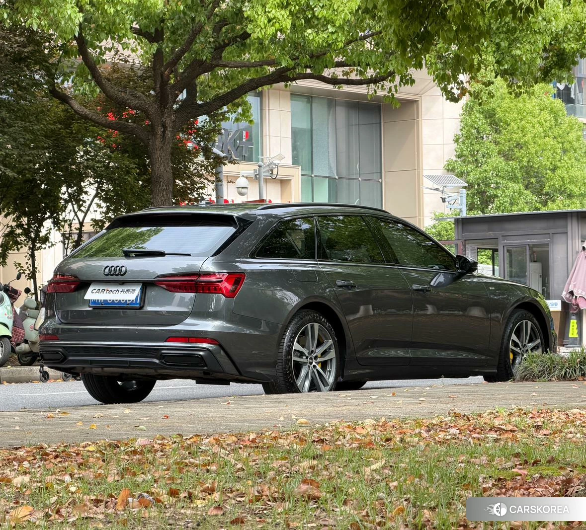 Audi A6 2020 Темно-серый из Китая