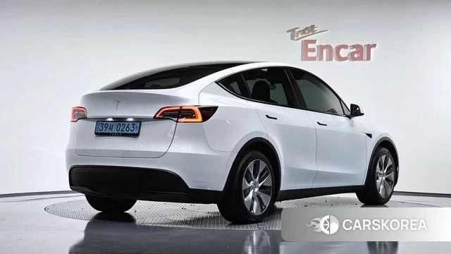 Tesla Model Y 2023 Белый из Кореи