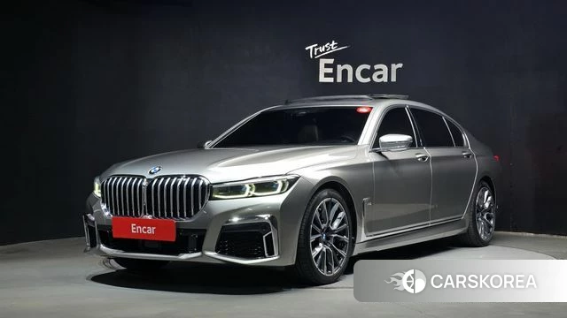 BMW 7 Series (G11) 2022 Серебристо-серый из Кореи