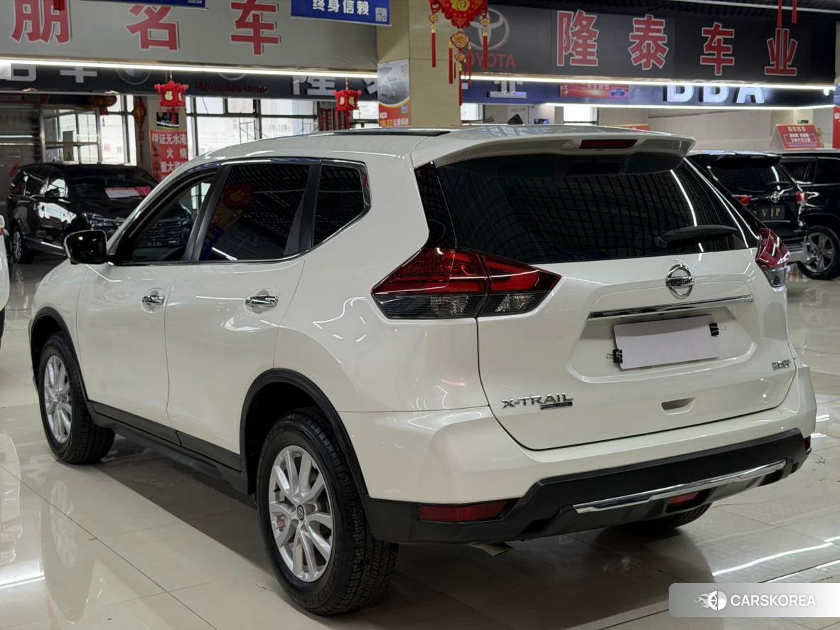 Nissan X-Trail 2021 Белый из Китая