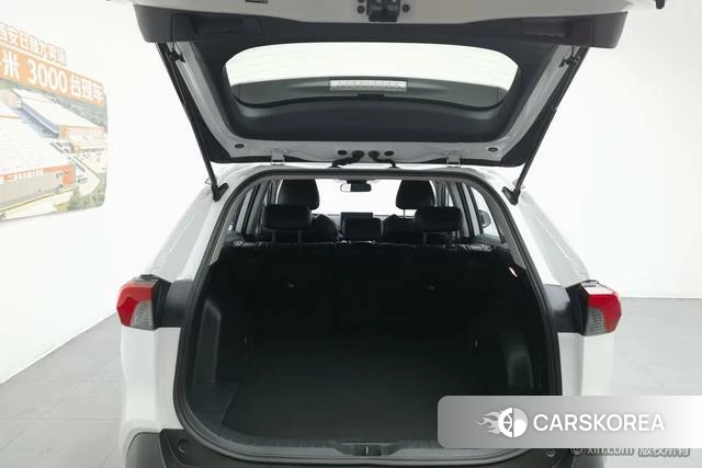 Toyota RAV4 2021 Белый из Китая
