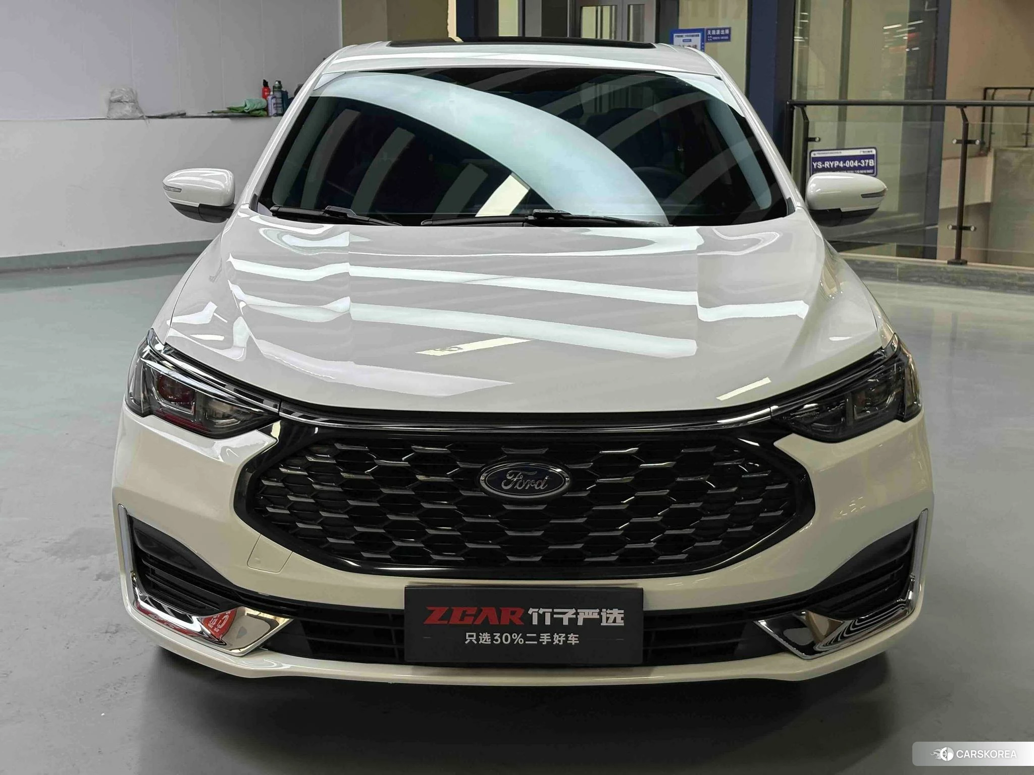 Ford Escort 2021 Белый из Китая