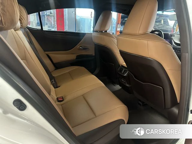 Lexus ES 2021 Белый из Китая