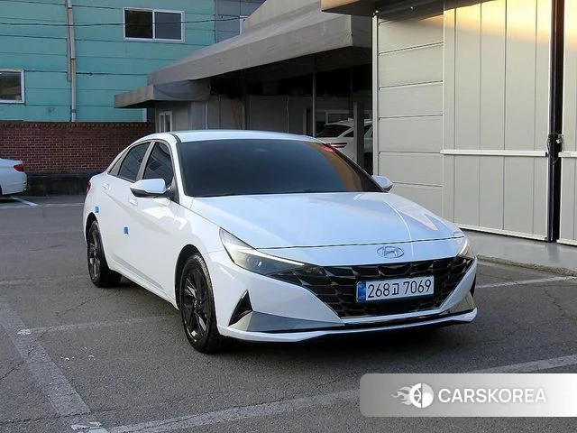 Hyundai Avante Hybrid (CN7) 2022 Белый из Кореи