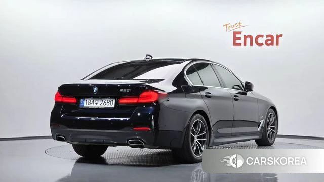 BMW 5 Series (G30) 2023 Черный из Кореи