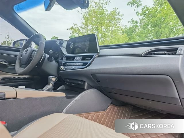 Lexus ES 2021 Зеленый из Китая