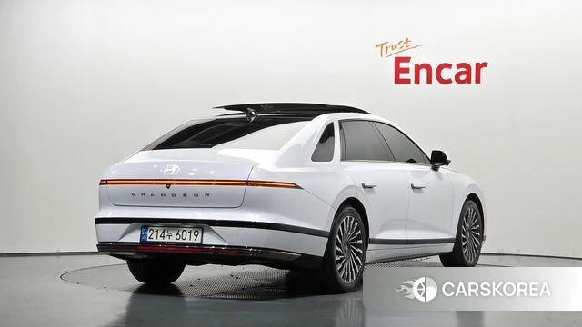 Hyundai Grandeur Hybrid (GN7) 2023 Белый из Кореи