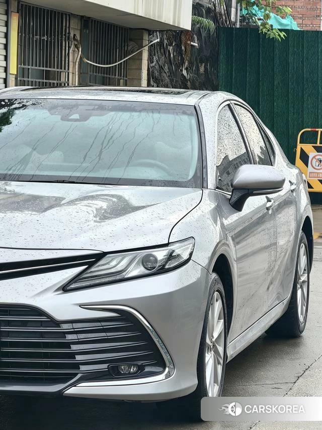 Toyota Camry 2021 Серебристо-серый из Китая