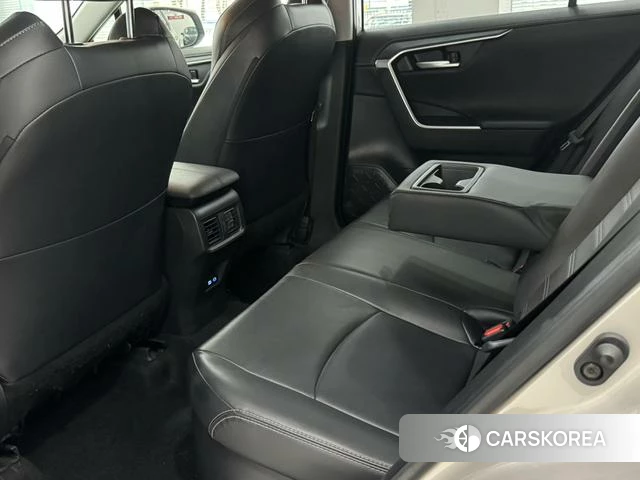Toyota Wildlander 2023 Шампань из Китая