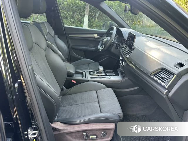 Audi Q5L 2021 Черный из Китая